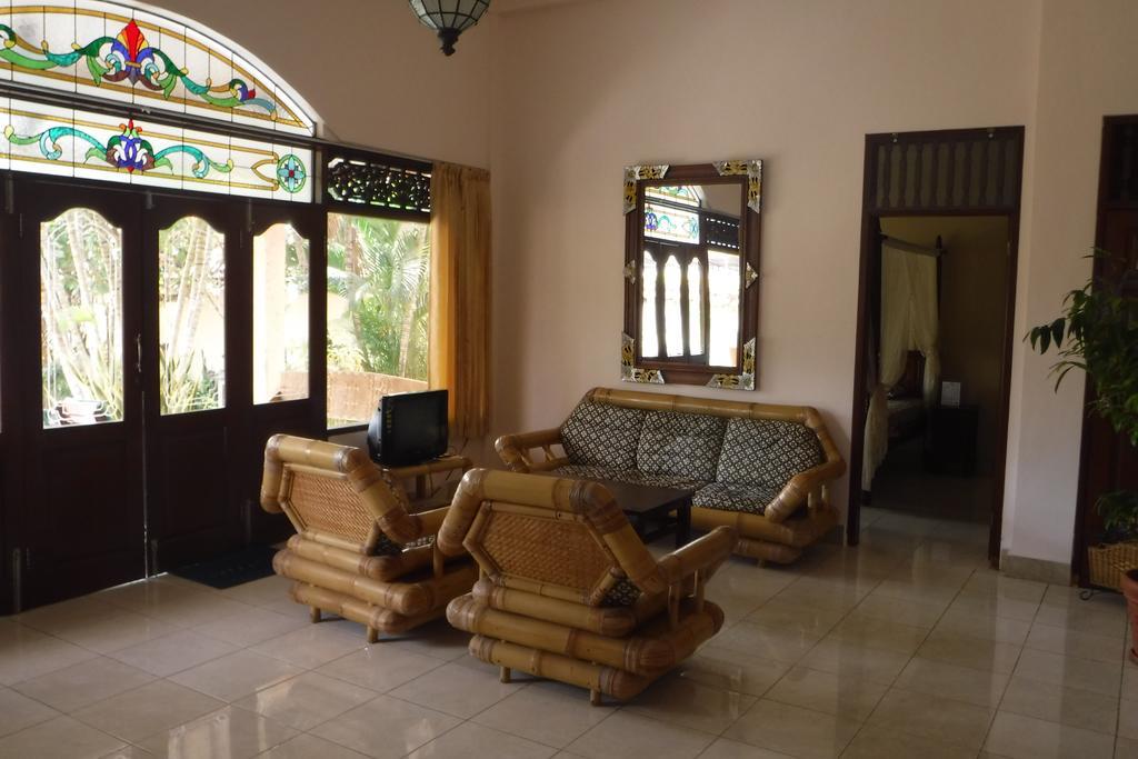 Ombak Putih Bungalows Hotel Нуса Дуа Екстериор снимка