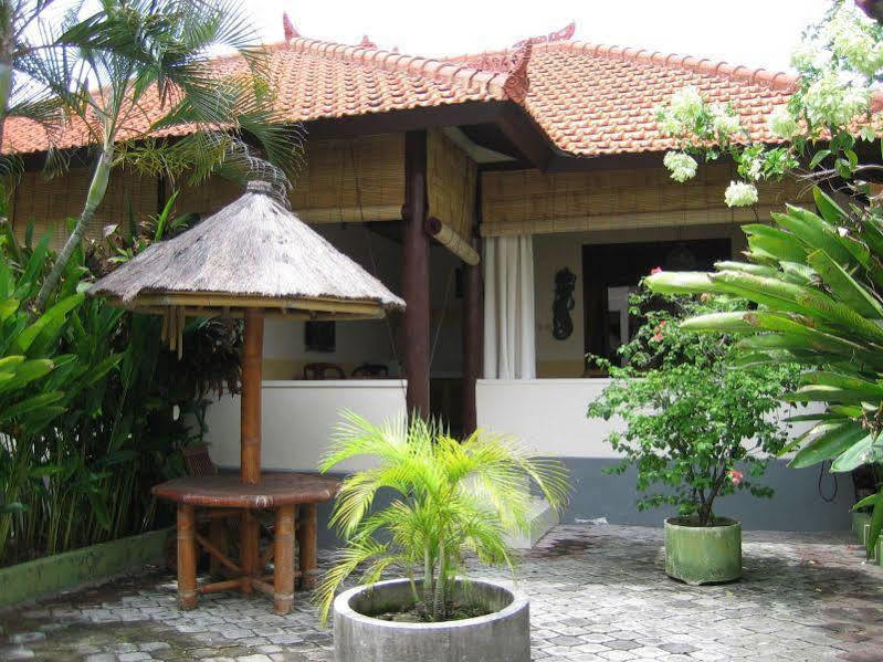 Ombak Putih Bungalows Hotel Нуса Дуа Екстериор снимка
