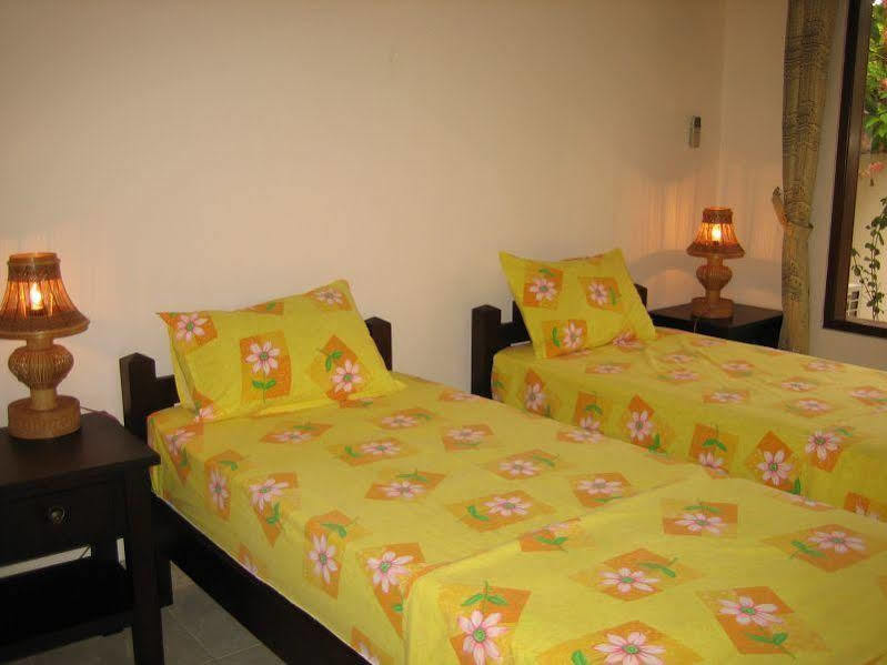 Ombak Putih Bungalows Hotel Нуса Дуа Екстериор снимка