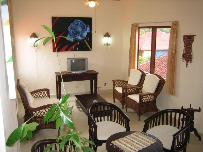 Ombak Putih Bungalows Hotel Нуса Дуа Екстериор снимка