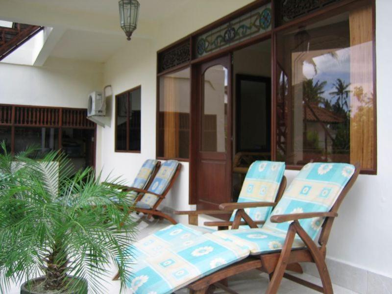 Ombak Putih Bungalows Hotel Нуса Дуа Екстериор снимка