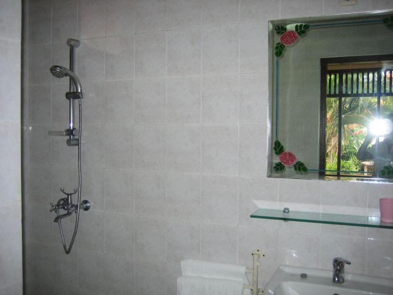 Ombak Putih Bungalows Hotel Нуса Дуа Екстериор снимка